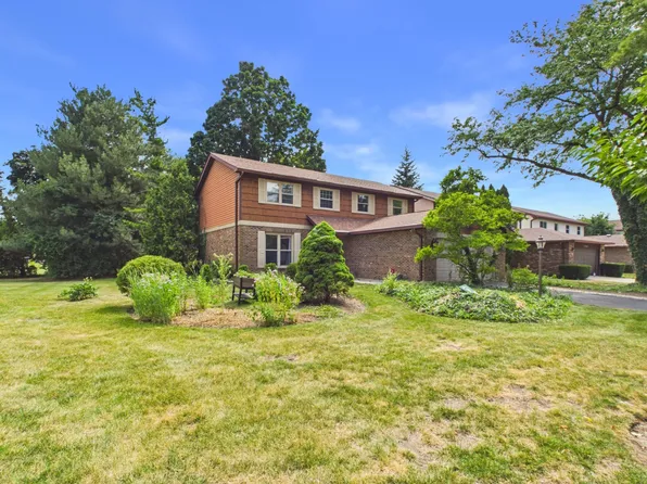2541 Cobblewood Dr, Northbrook, IL 60062