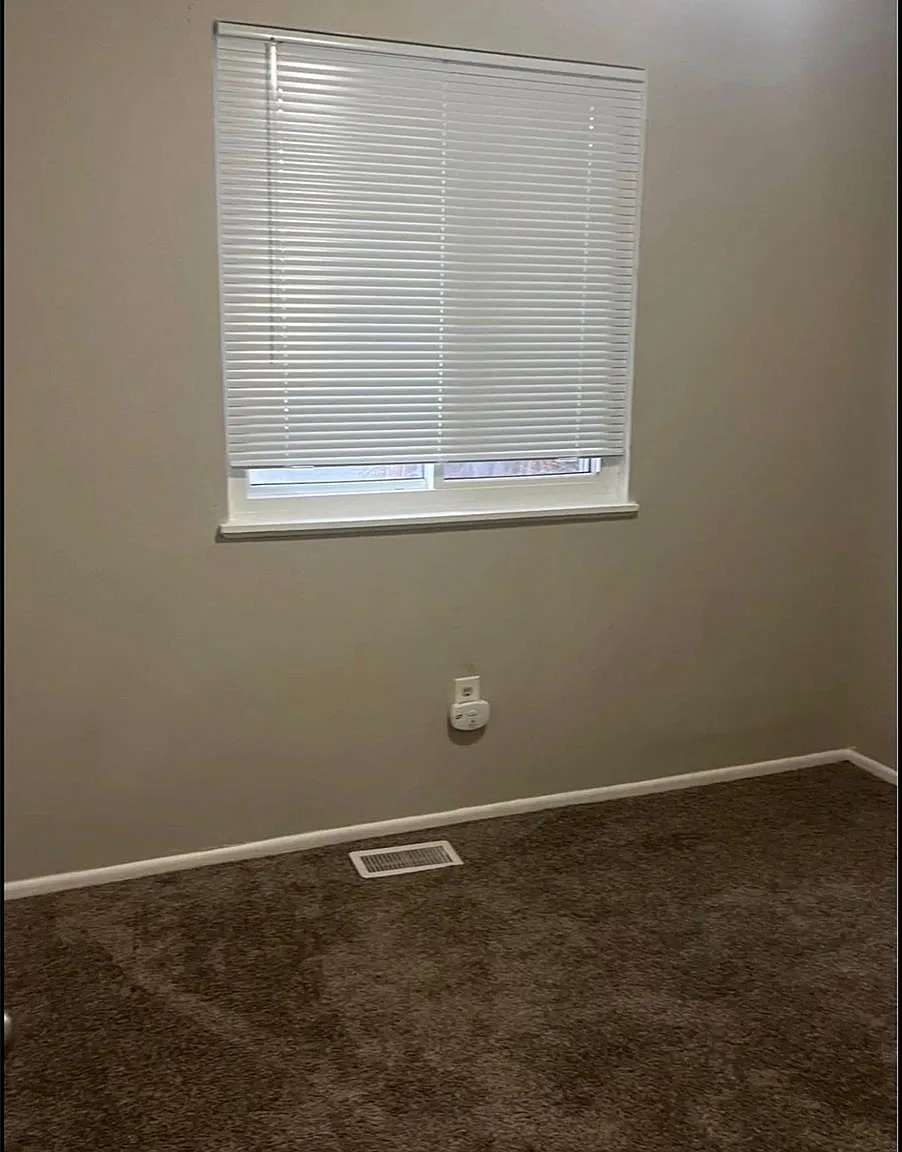 6 bed, 2.0 bath, 2016 sqft, $3,800 — Photo 3