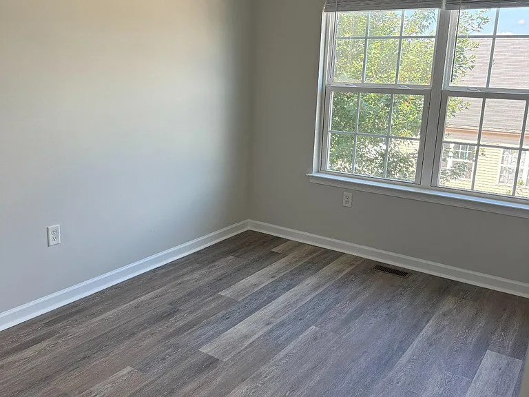135 S Charlotte St — Photo 20