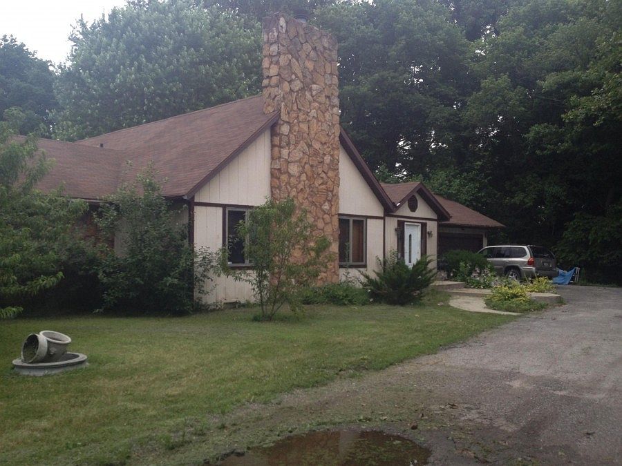 1st image of 411 Carroll Ln