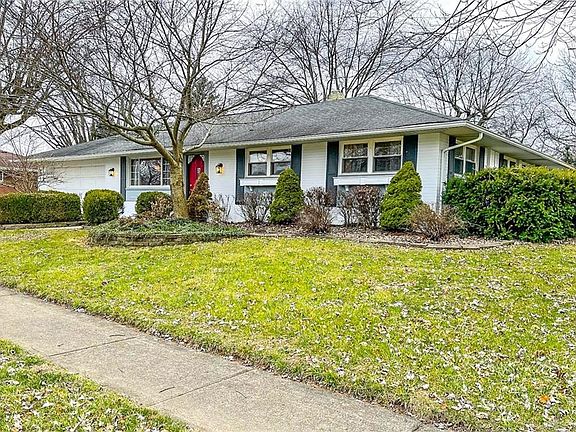 2nd image of 1056 Meadow Ln