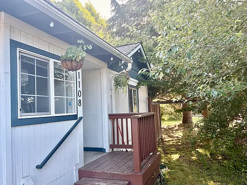 1108 Center Rd Photo 1