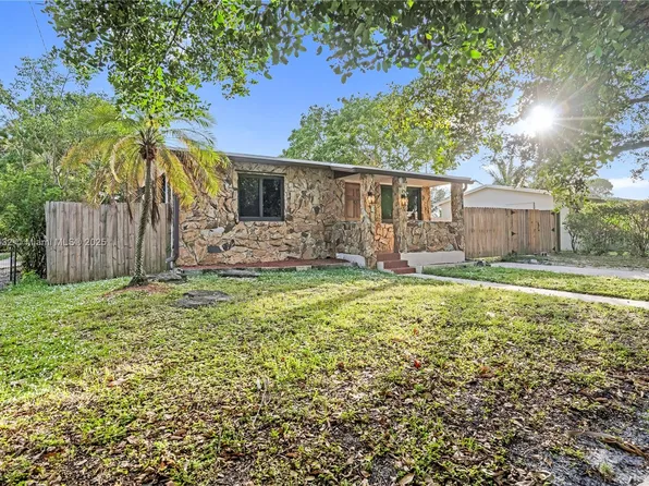 6444 McClellan St, Hollywood, FL 33024
