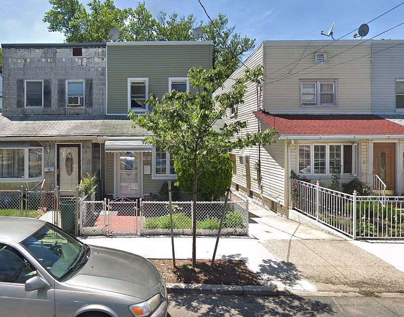 1st image of 1610 E 96th St