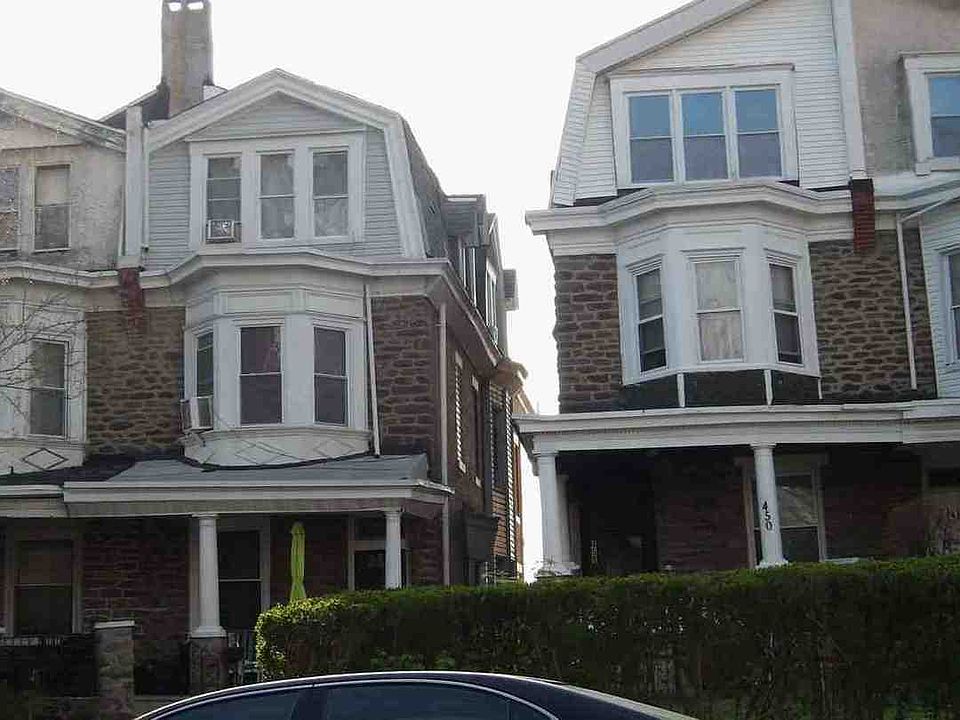 2nd image of 452 E Walnut Ln