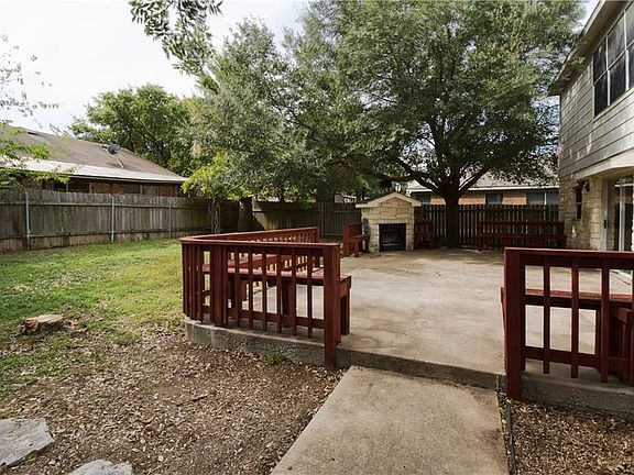5th image of 913 Twisted Fence Dr