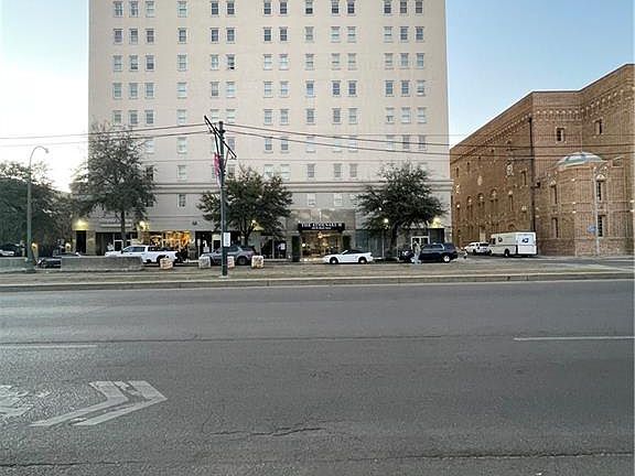 2nd image of 1205 Saint Charles Ave APT 814
