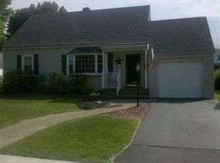 8 Crescent Dr, Albany, NY