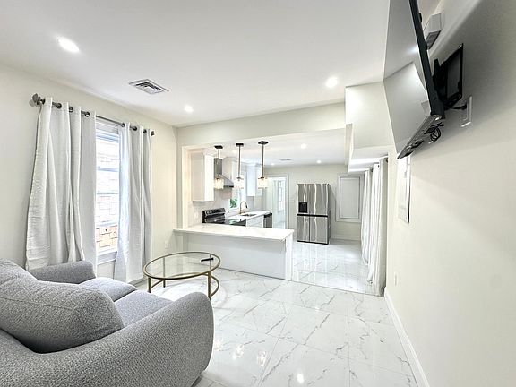 2nd image of 11 Burrell St #2