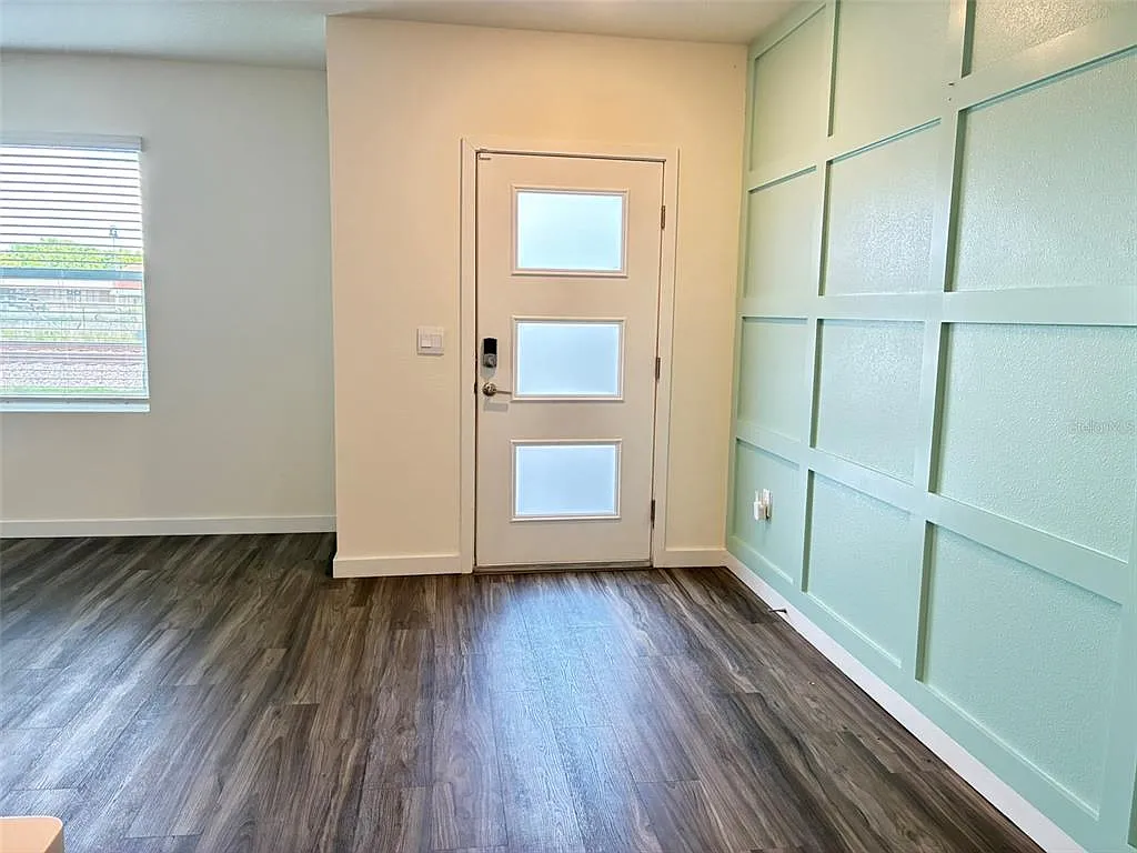 3 bed, 3.0 bath, 1488 sqft, $2,500 — Photo 3