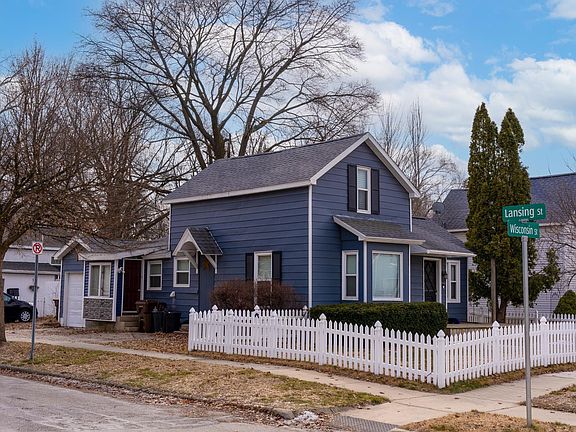 3rd image of 320 E Wisconsin St