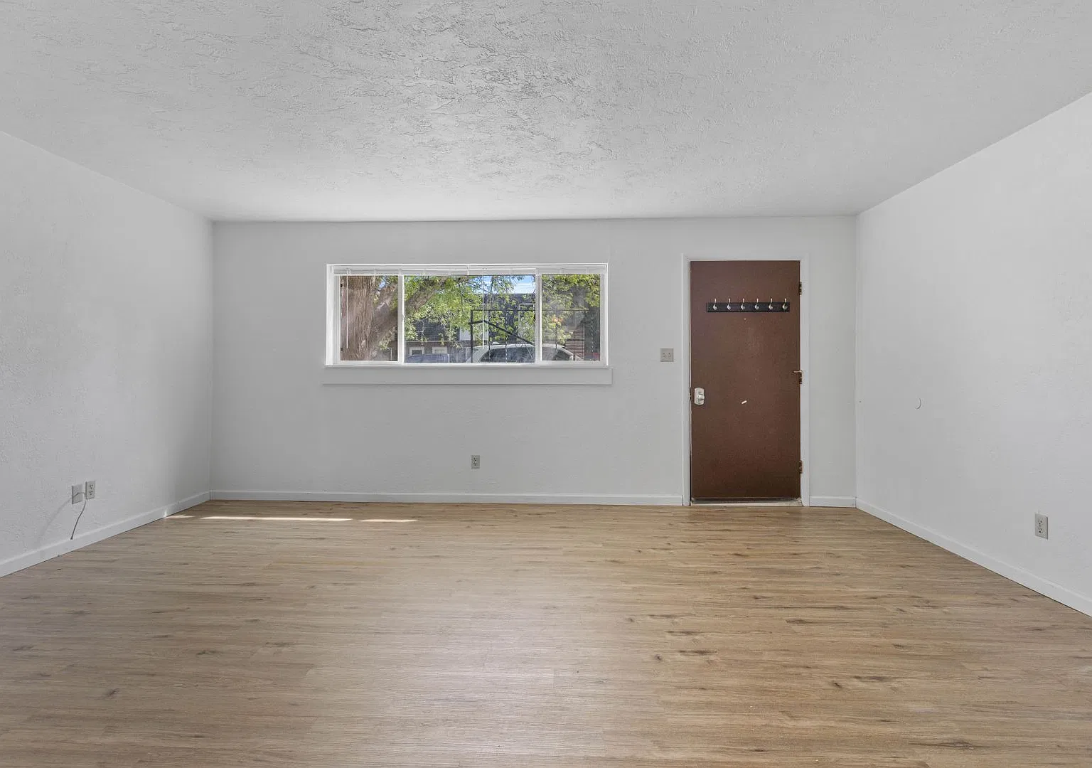 2 Bed 1 Bath Apartment with Garage in Idaho Falls — Photo 2
