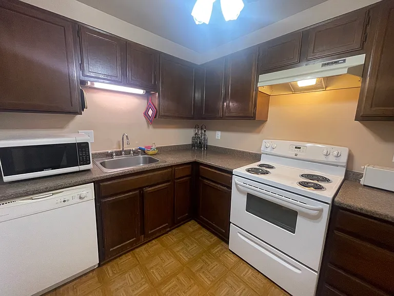 613 Center St — Photo 52
