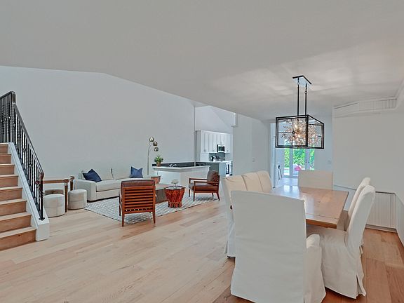 3rd image of 2379 Windsor Way Ct