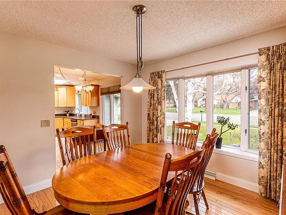 5th image of 2126 Iris Ln