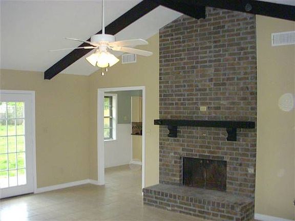 3rd image of 610 Whiteoak Dr
