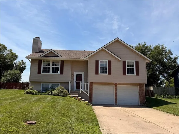2529 SE Winchester Dr, Lees Summit, MO 64063