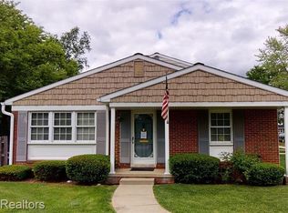19975 Seabrook Ct, Northville, MI 48167