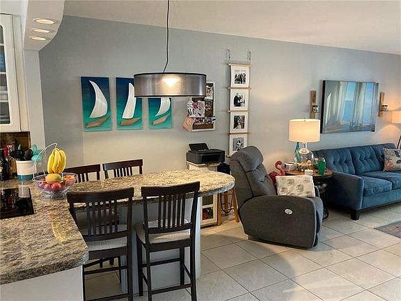 4th image of 629 SE 19th Ave APT 104