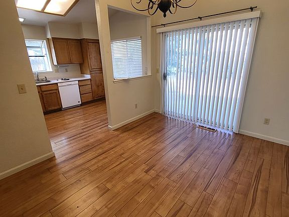 3rd image of 630 Boulder Cir