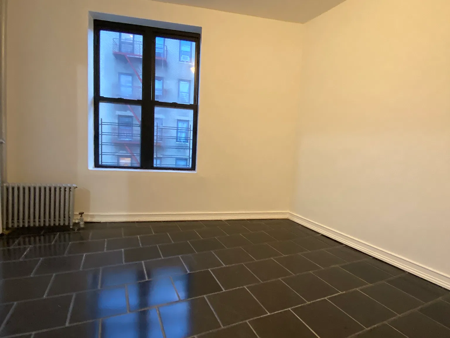 2 bed, 890 sqft, $2,350 — Photo 2