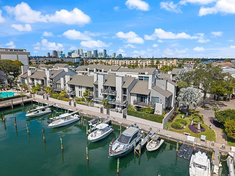 16 Portside Dr #16C — Photo 4