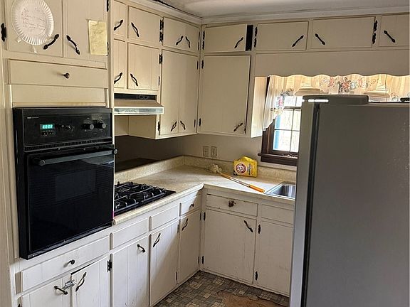 3rd image of 5531 White Cedar Ln