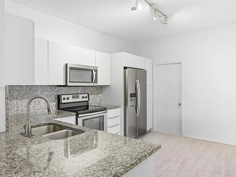 2066 Madeira Dr #2066 — Photo 16