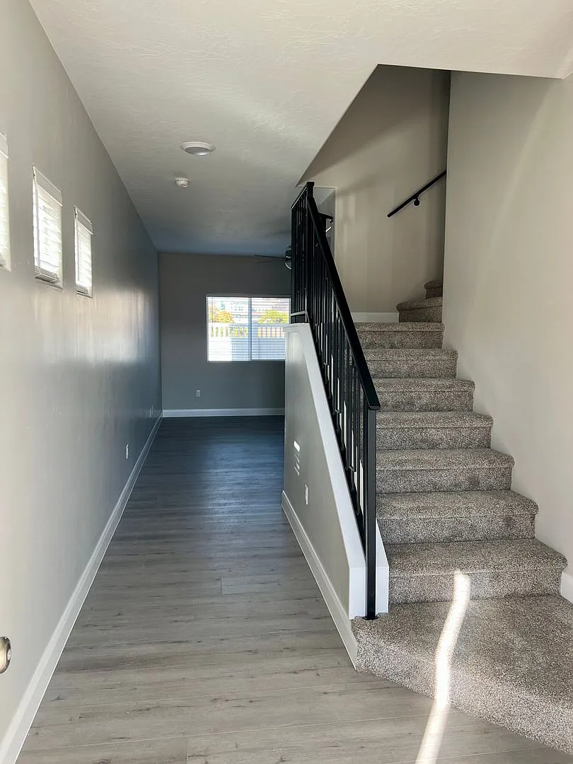 Beautiful like new townhome, 3 bedroom, 2.5 bath, 2 car garage! — Photo 3