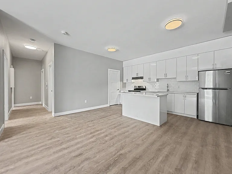 199 Pine St #8 — Photo 6