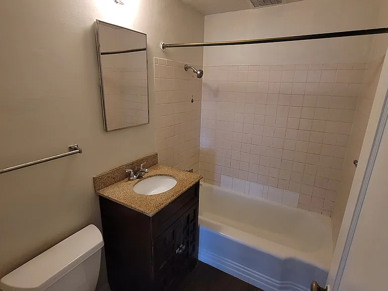 1400 Queen Anne Ave N #202 — Photo 4