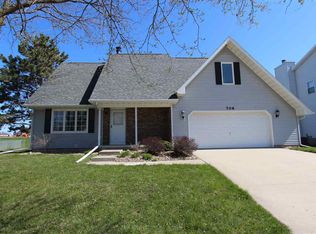 706 Maucker Rd, Cedar Falls, IA 50613