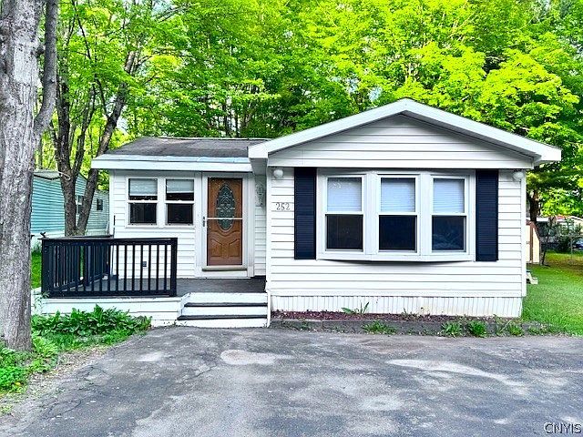 1st image of 252 Blossom Ln