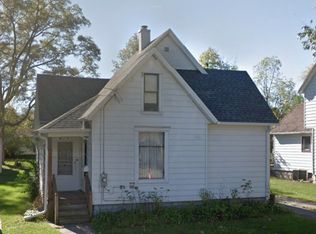1718 W 3rd St, Dixon, IL 61021