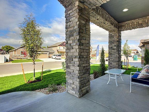 2nd image of 661 Boxwood Dr