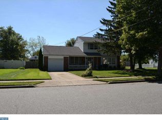 521 Sheridan Dr, Gibbstown, NJ 08027