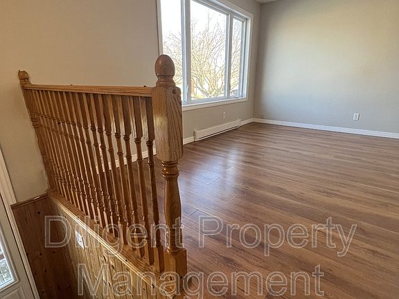 2nd image of 751 Mountain Ash Rd