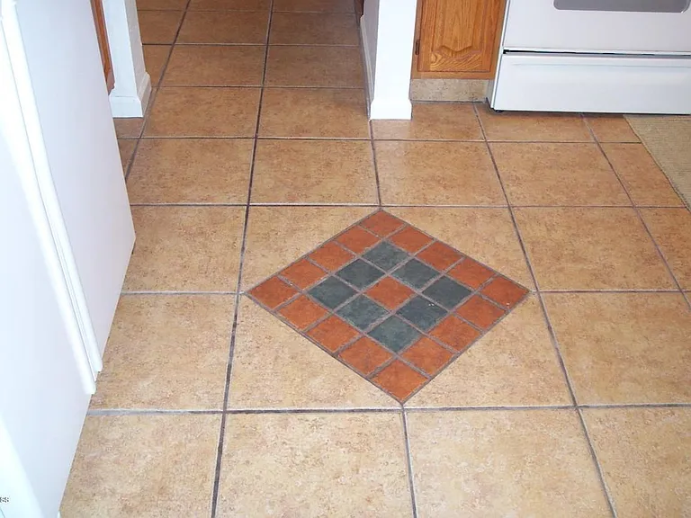 11018 W Poinsettia Dr — Photo 5