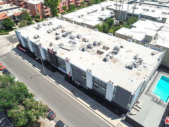 2nd image of 5505 Zelzah Ave