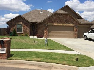 609 NE 23rd St, Moore, OK 73160