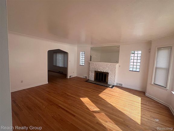 5th image of 4331 Balfour Rd