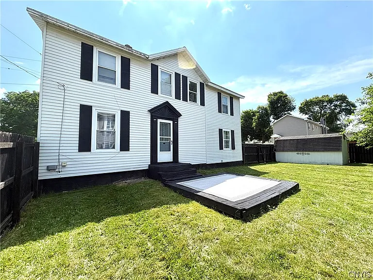30 Florence St — Photo 3