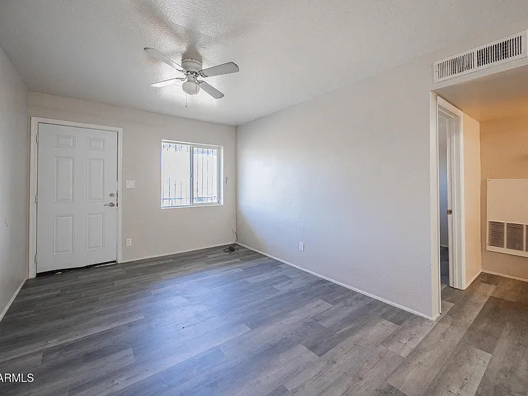 1703 W Mountain View Rd #14 — Photo 6