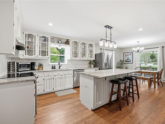 3rd image of 14336 Hickory Dr