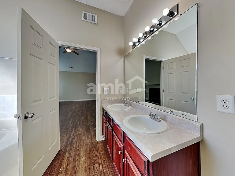 298 Sheffield Ln — Photo 12