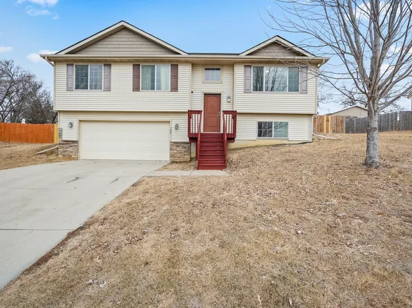 102 Rolling Vista Pl, Indianola, IA 50125