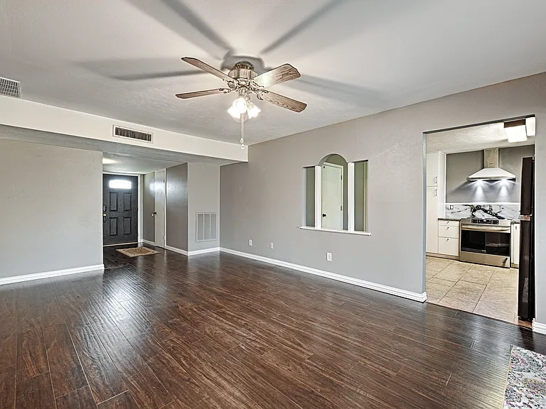 2241 Lockwood Dr — Photo 3