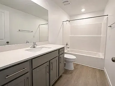 4 bed, 2416 sqft, $2,450 — Photo 3