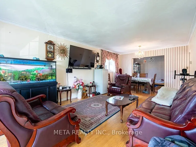 79 Chestermere Blvd — Photo 4