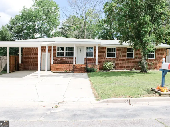 705 Goodge St, Claxton, GA 30417